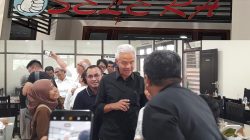 Ganjar Pranowo Nikmati Makan Siang di Resto Selera Kota Kupang