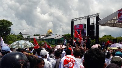 Kampanye di Kupang, Kaesang Hanya Bagi-bagi Baju dan Lakukan Simulasi Pencoblosan
