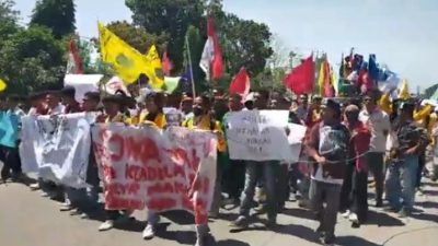 Ratusan Massa Mulai Datangi Gedung DPRD NTT